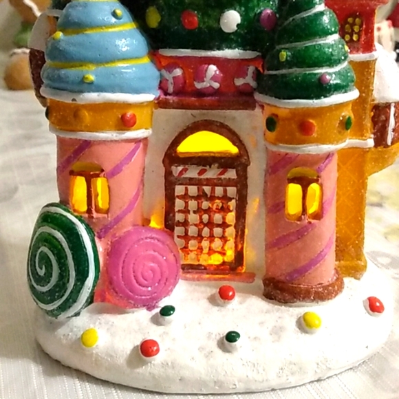 Toyland Sweet Candies Light Up Colourful Castle House 8"x4" - Picture 4 of 9